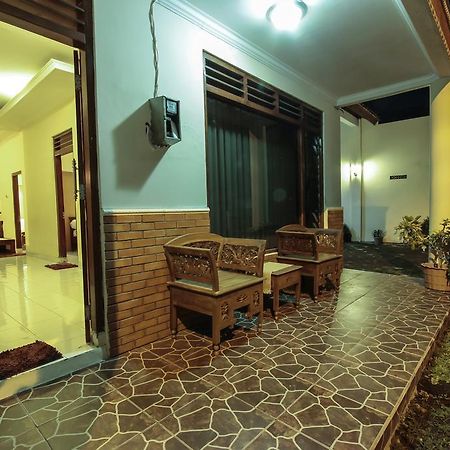 Griya Langen Guesthouse Yogyakarta Exterior photo